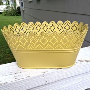 368 Yellow Metal Oval Lace Trimmed Basket Makeup Bathroom Planter Decor